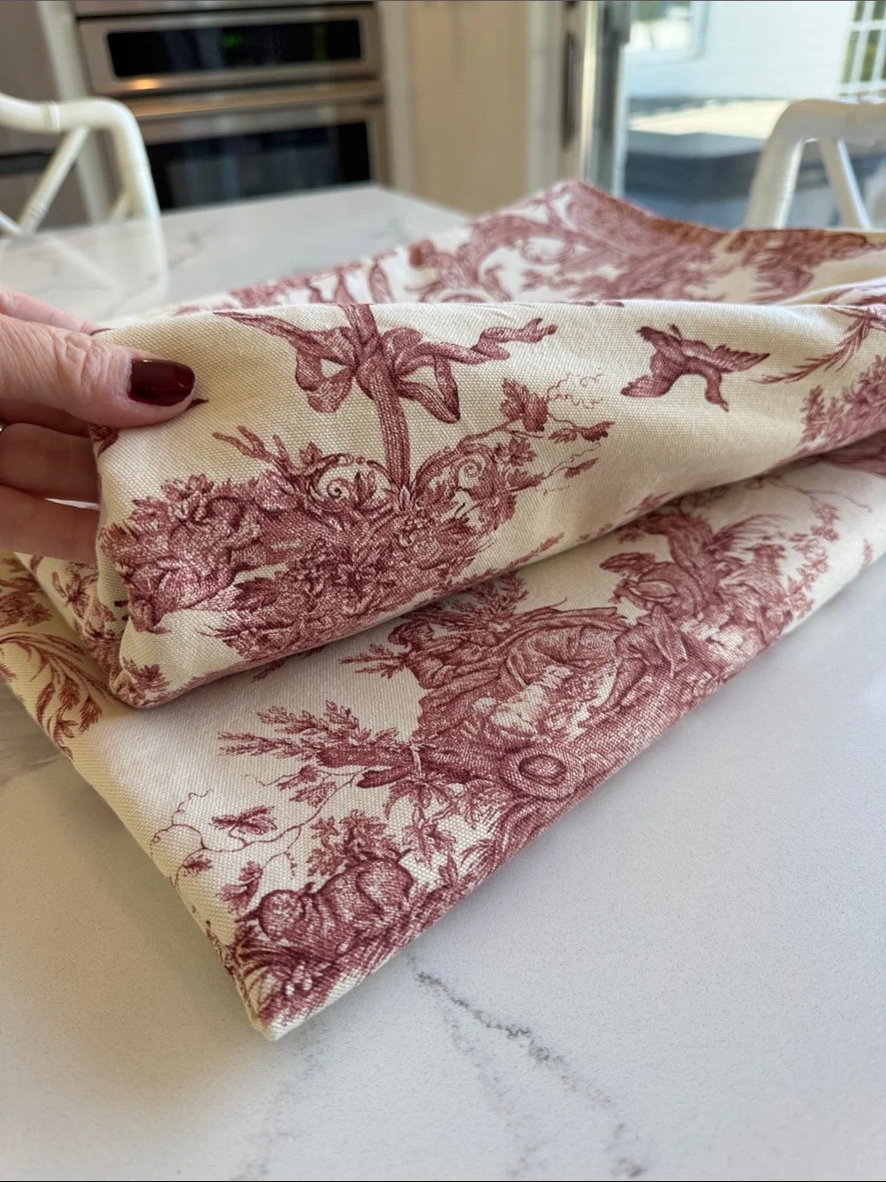 Williams Sonoma Italian Cotton Red Toile Tablecloth Made in Italy Approx 67 x 97